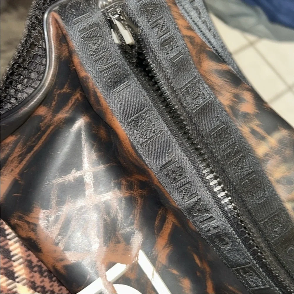CHANEL shoulder bag